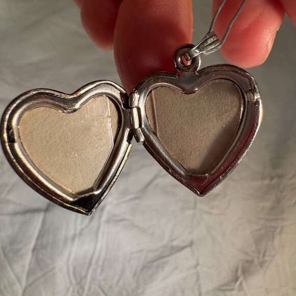 Heart-Shaped Sterling Silver Mom Locket Pendant With Rose Design & Engraving - Picture 4 of 5